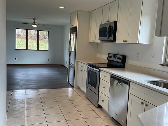 3rd image of 140 Delfred Dr