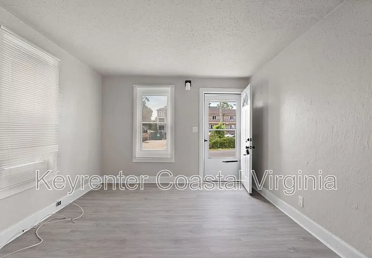 9569 6th Bay St #B — Photo 6