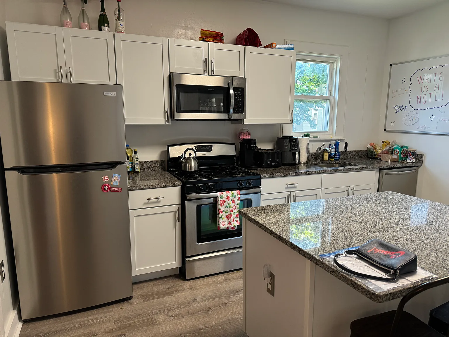 4 bed, 2000 sqft, $3,300 — Photo 2