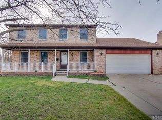 33041 Willow Ln, Fraser, MI 48026