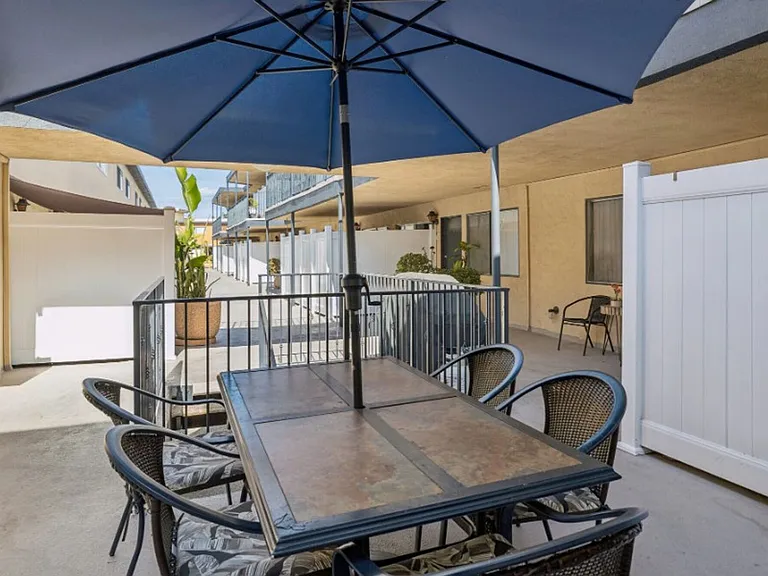 Oceanaire Townhomes — Photo 2