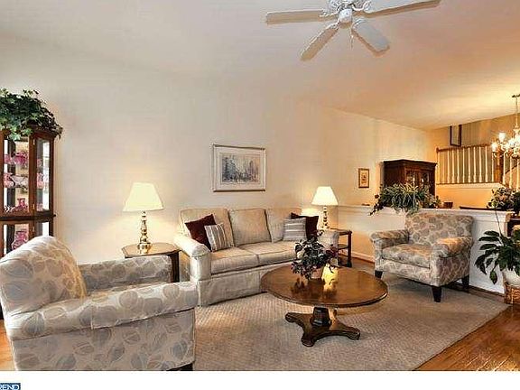 3rd image of 315 Regis Falls Ave