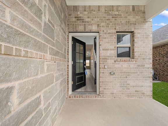 3rd image of 1737 Arches Rd