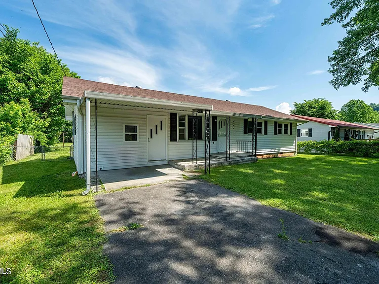 422 Gap Creek Rd — Photo 2