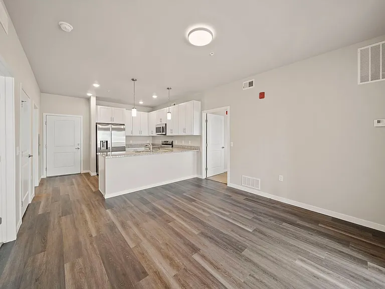 Holmes Corner Apartments — Photo 14