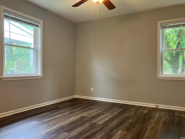 900 S Saint James Blvd — Photo 11