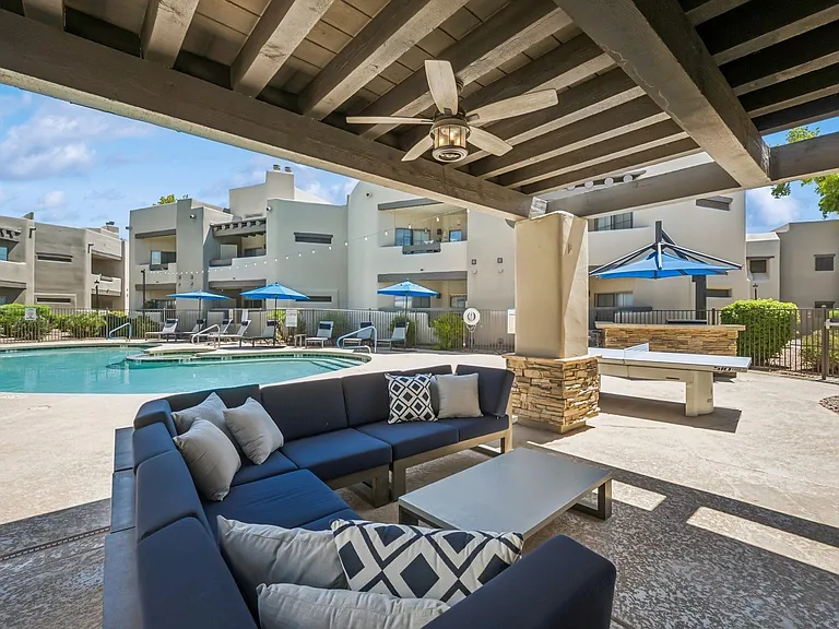 Scottsdale Horizon Apartments — Photo 9