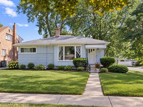 23400 Rensselaer St, Oak Park, MI 48237