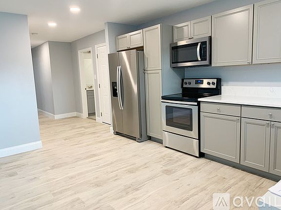 5th image of 211 N Bradford Ave