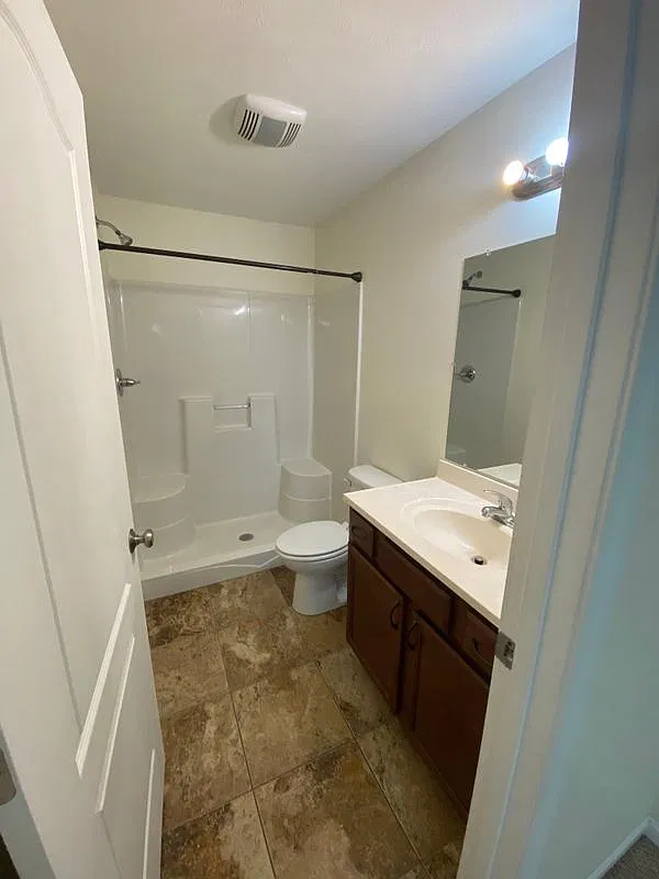 2 bed, 2.0 bath, 958 sqft, $2,000 — Photo 3