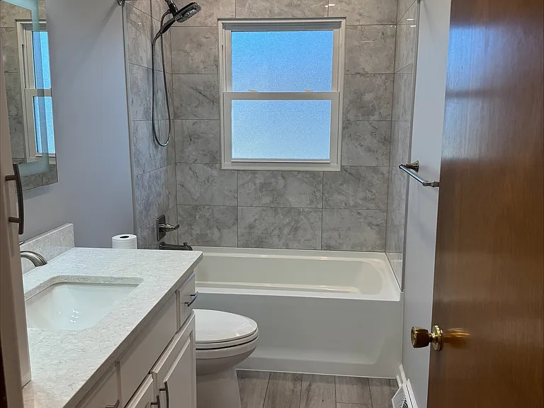 849 E North St — Photo 5