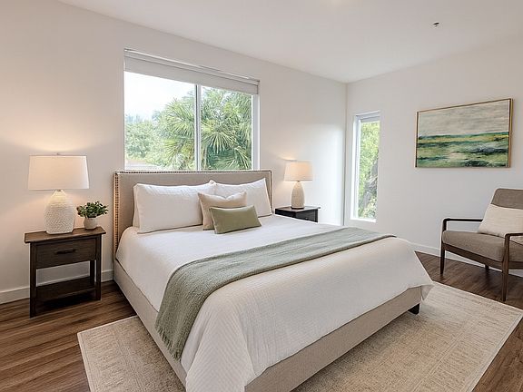 4th image of 170 NE 158th St #10
