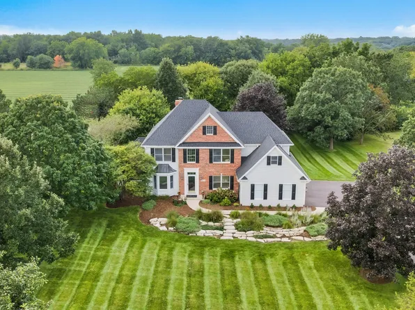 4N934 Forest Trl, St Charles, IL 60175