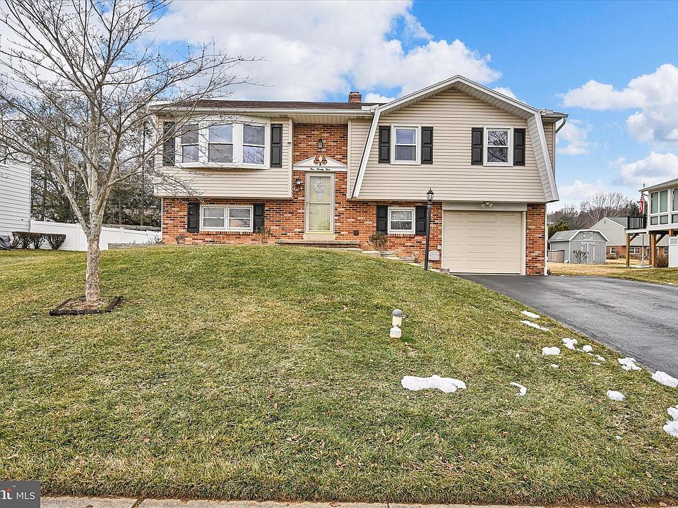 1st image of 429 Candlewyck Rd