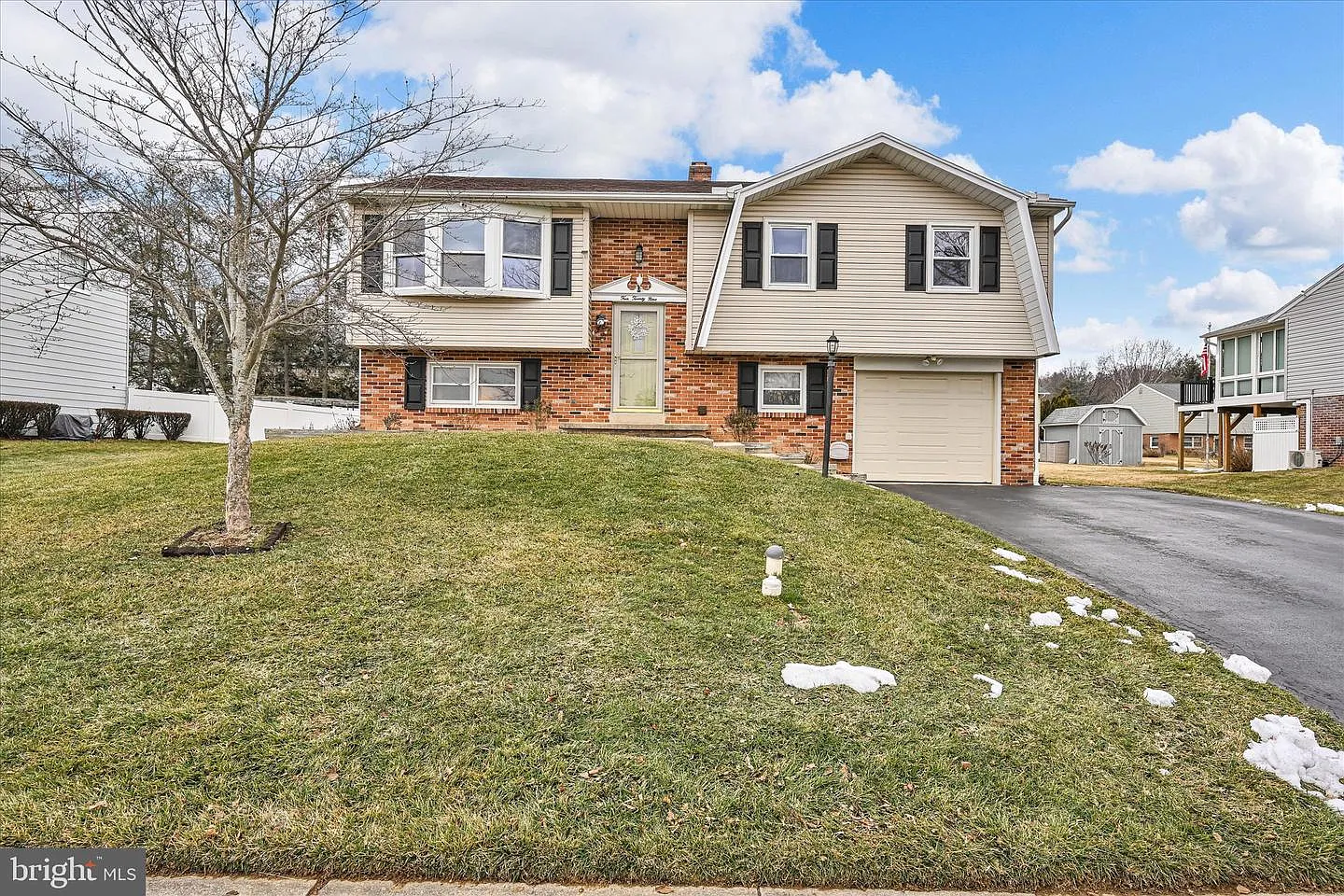 429 Candlewyck Rd photo 1
