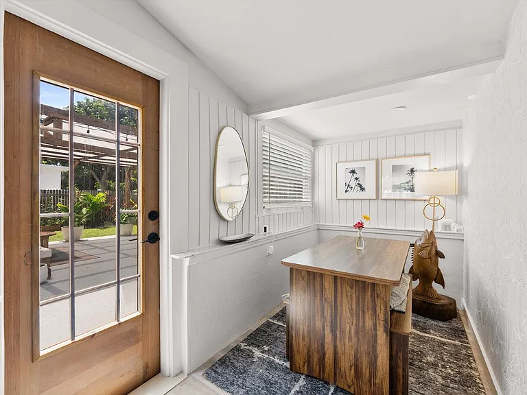350 Forest Hill Blvd — Photo 32
