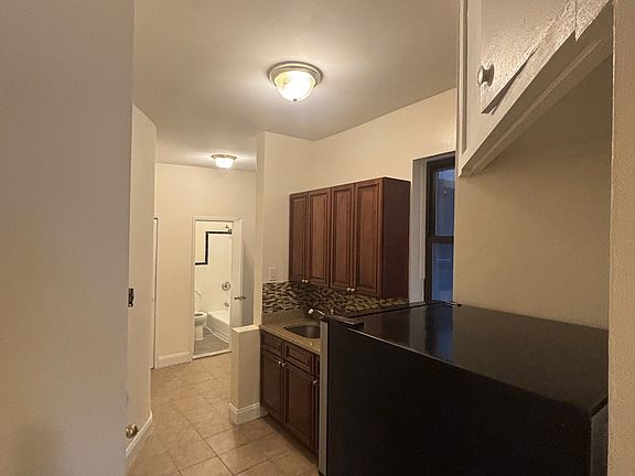4th image of 1505 Lexington Ave APT 3C