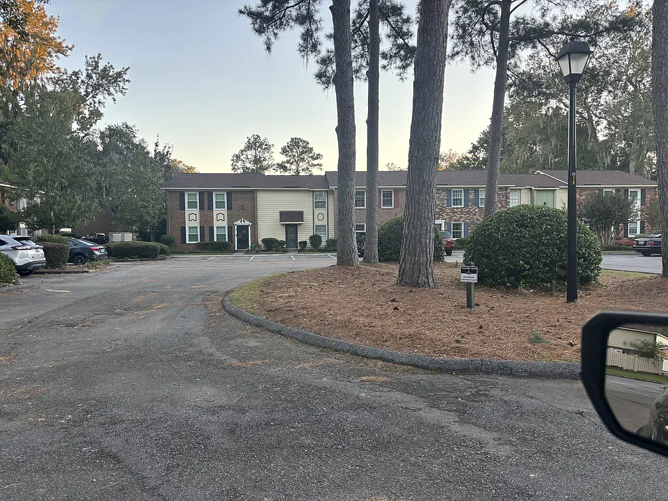 455 Mall Blvd #86