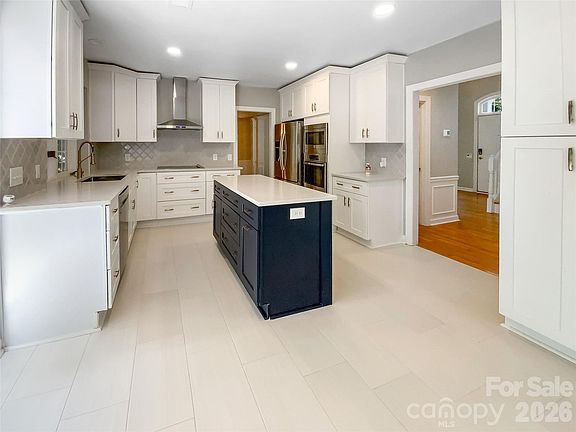 4th image of 8806 Glenside St