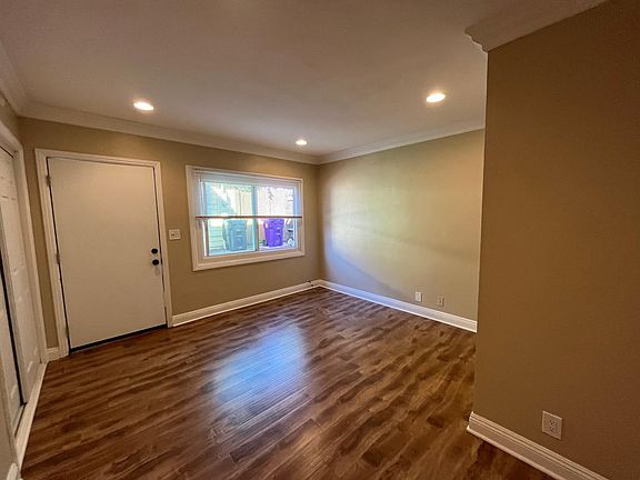 5th image of 4041 E 2nd St APT 10
