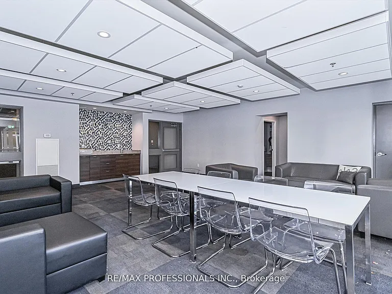 318 Spruce St #2103 — Photo 31