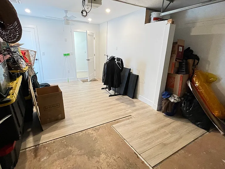 One car garage or storage room (air conditioned)