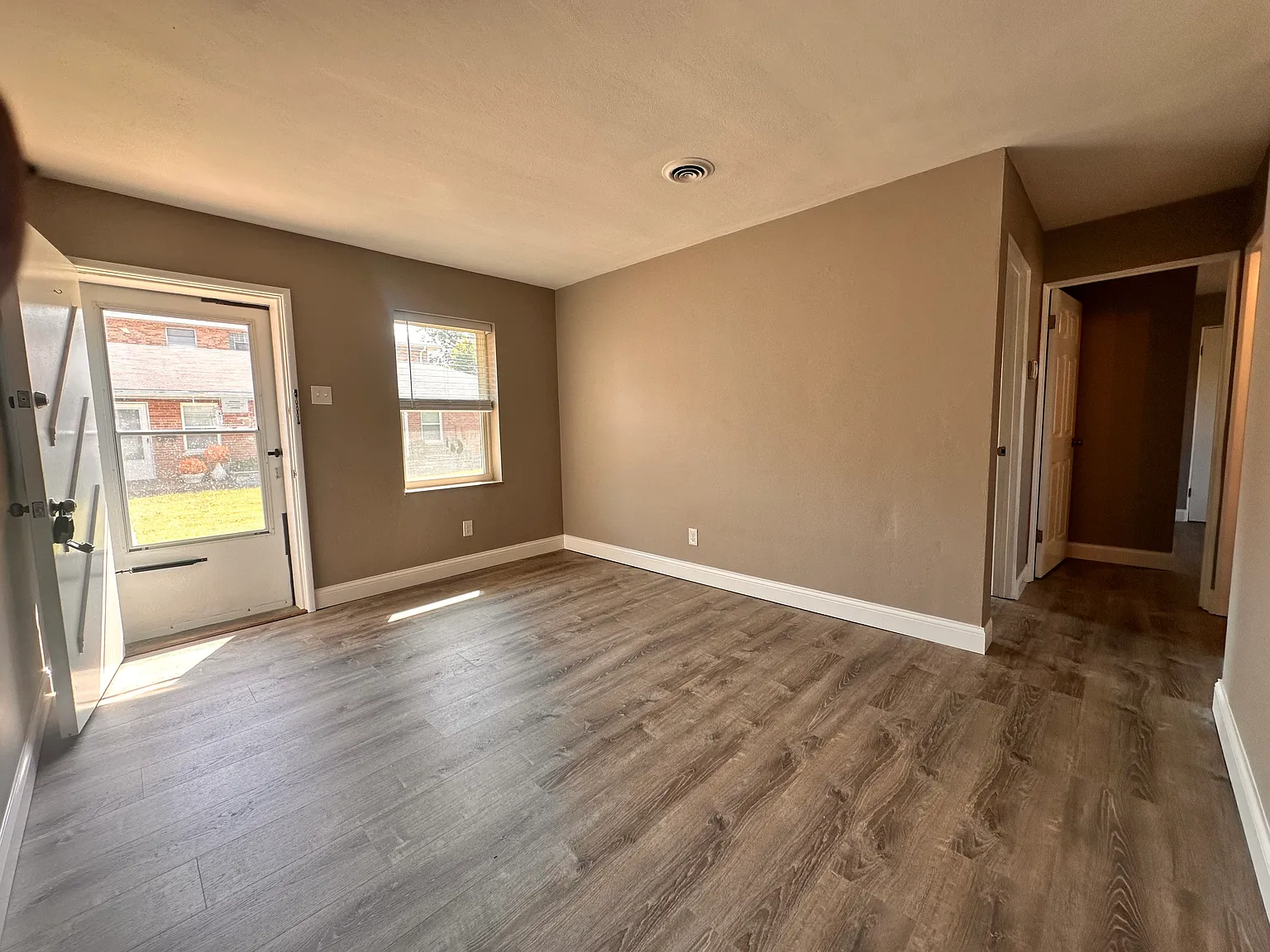 2 bed, 900 sqft, $1,000 — Photo 3