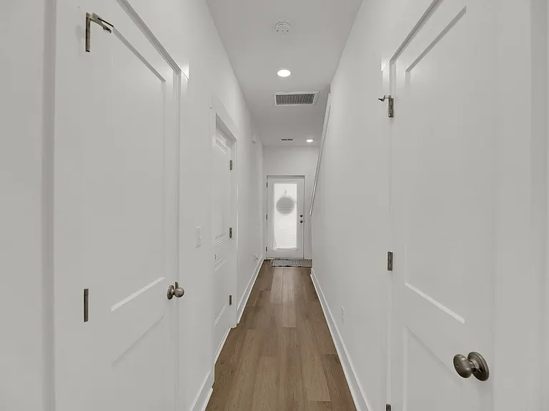 1549 Evergreen St — Photo 15