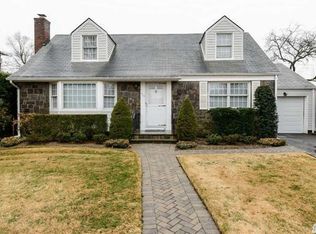 719 Colonade Rd, West Hempstead, NY 11552