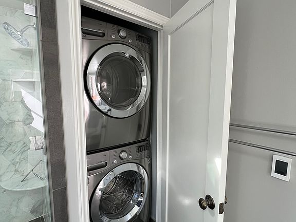 3rd image of 3250 Laguna St #300