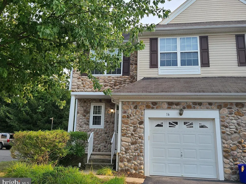 16 Scarlet Oak Dr