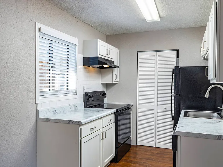 Meridian Luxury Condominiums — Photo 65