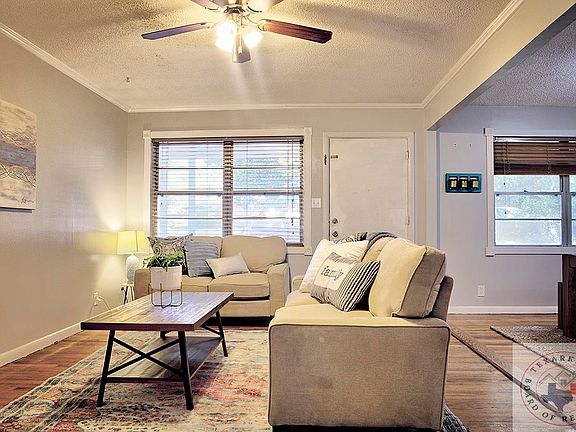 3rd image of 125 Park Cir