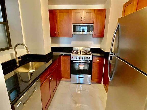 2nd image of 506 Amsterdam Ave #1