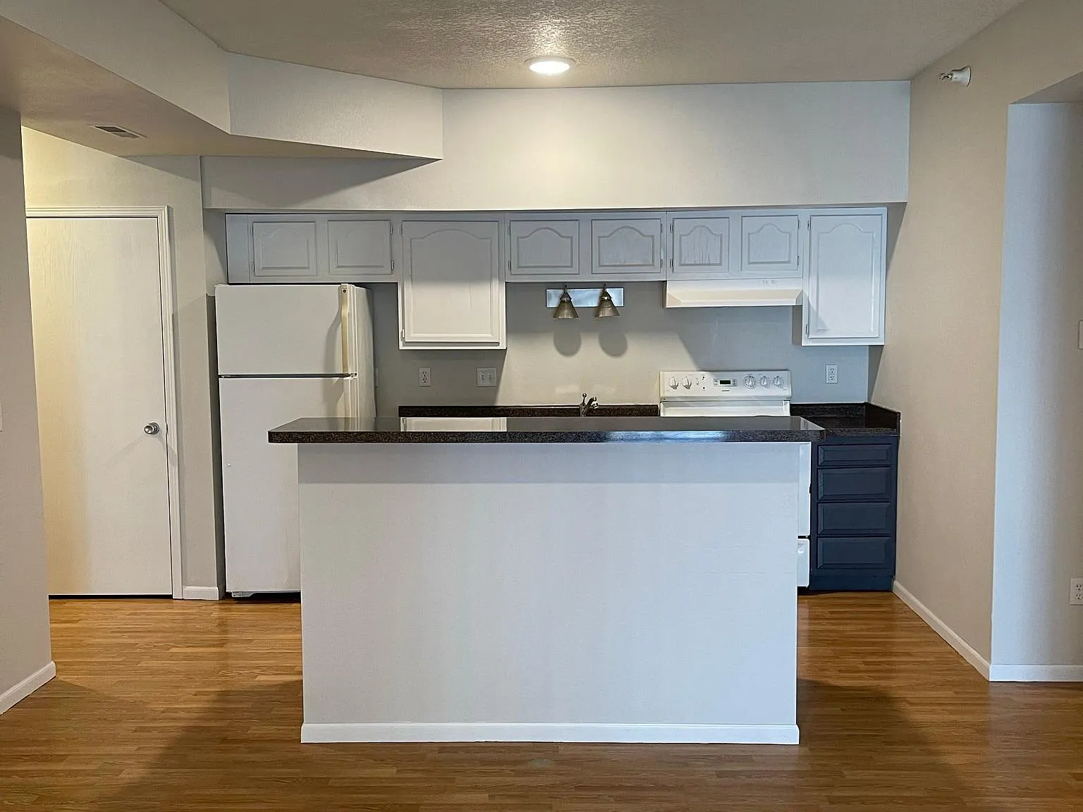 5 bed, 1410 sqft, $2,847 — Photo 4