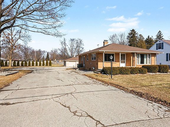 3rd image of 2709 Midland Rd