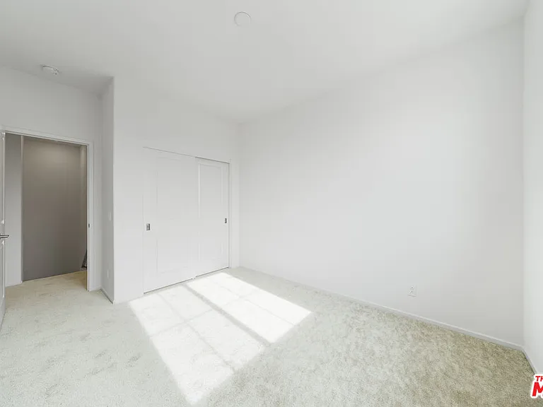 16151 Linden Ln #16151 — Photo 5