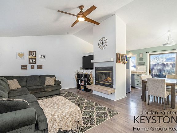 4th image of 5899 Appleview Dr SE