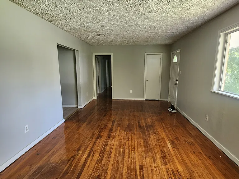 306 N Southland Dr — Photo 10