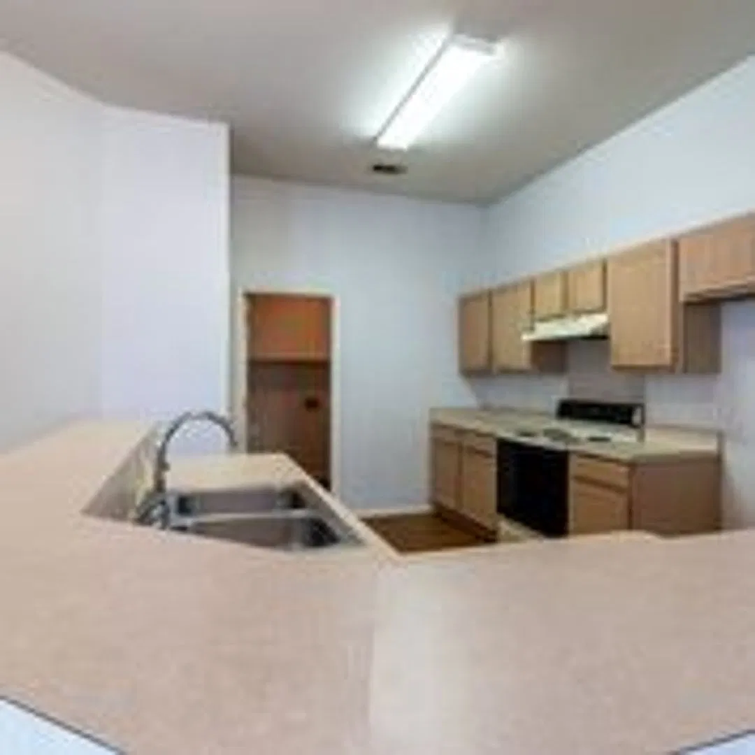 Awesome Home-Great Location — Photo 4