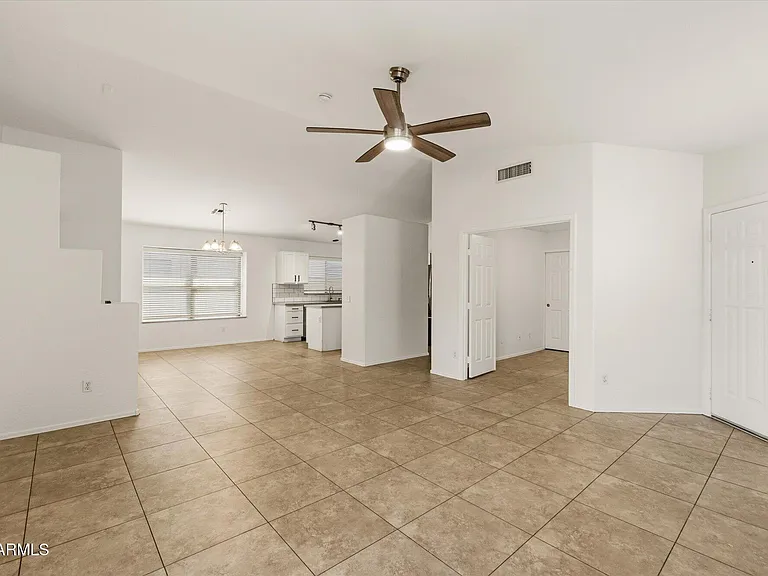 2212 E Vista Bonita Dr — Photo 4