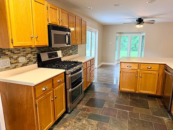 3rd image of 11820 S Avers Ave