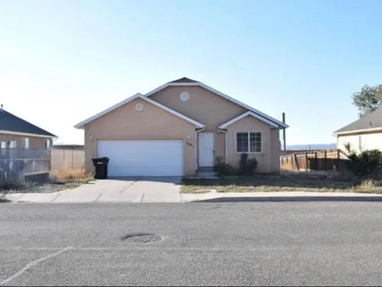 1469 N Cedar Blvd — Photo 1