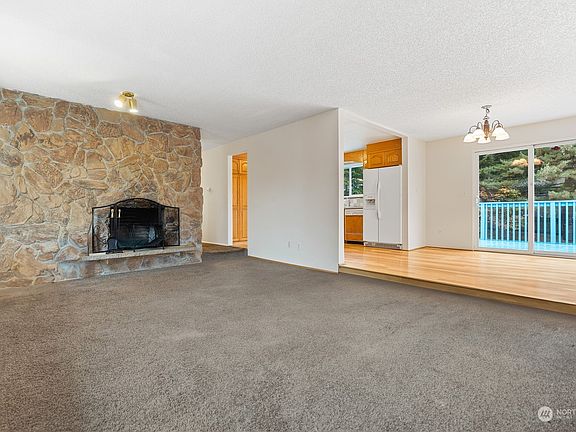 4th image of 8408 121st Street E
