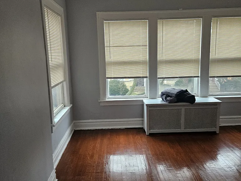10918 S Vernon Ave — Photo 3