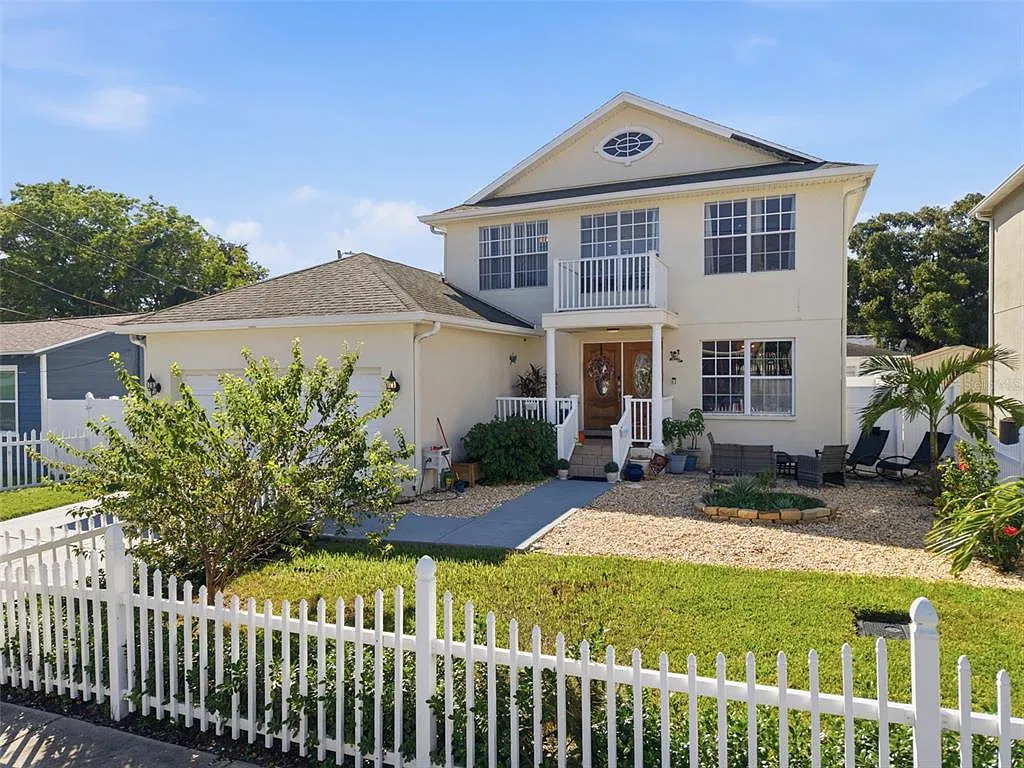 4 bed, 2.5 bath, 1843 sqft, $4,495 — Photo 1