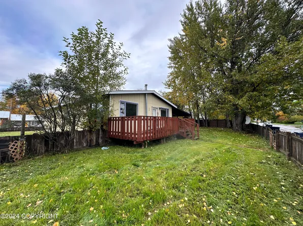 258 S Bailey St, Palmer, AK 99645