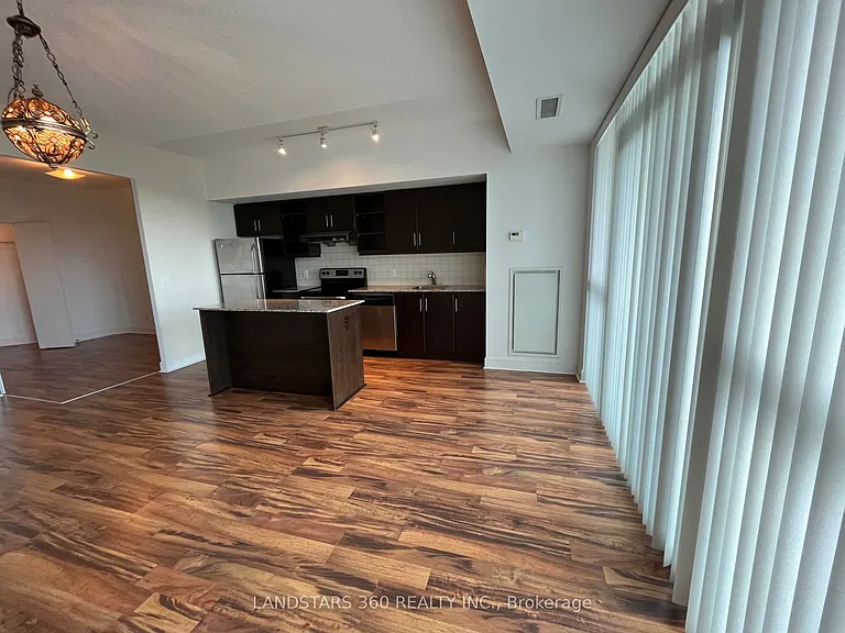 35 Brian Peck Cres #1020 — Photo 4