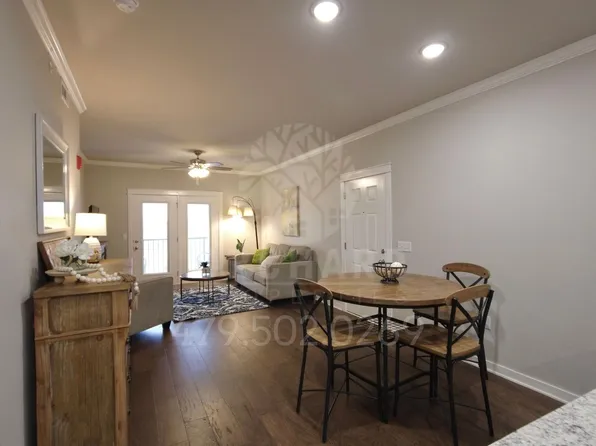1900 E. Brookview Circle, 1900 E Brookview Dr #302, Siloam Springs, AR 72761