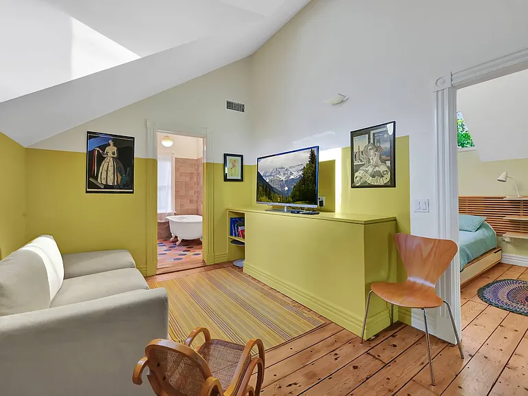 17 Montauk Avenue Ext — Photo 8
